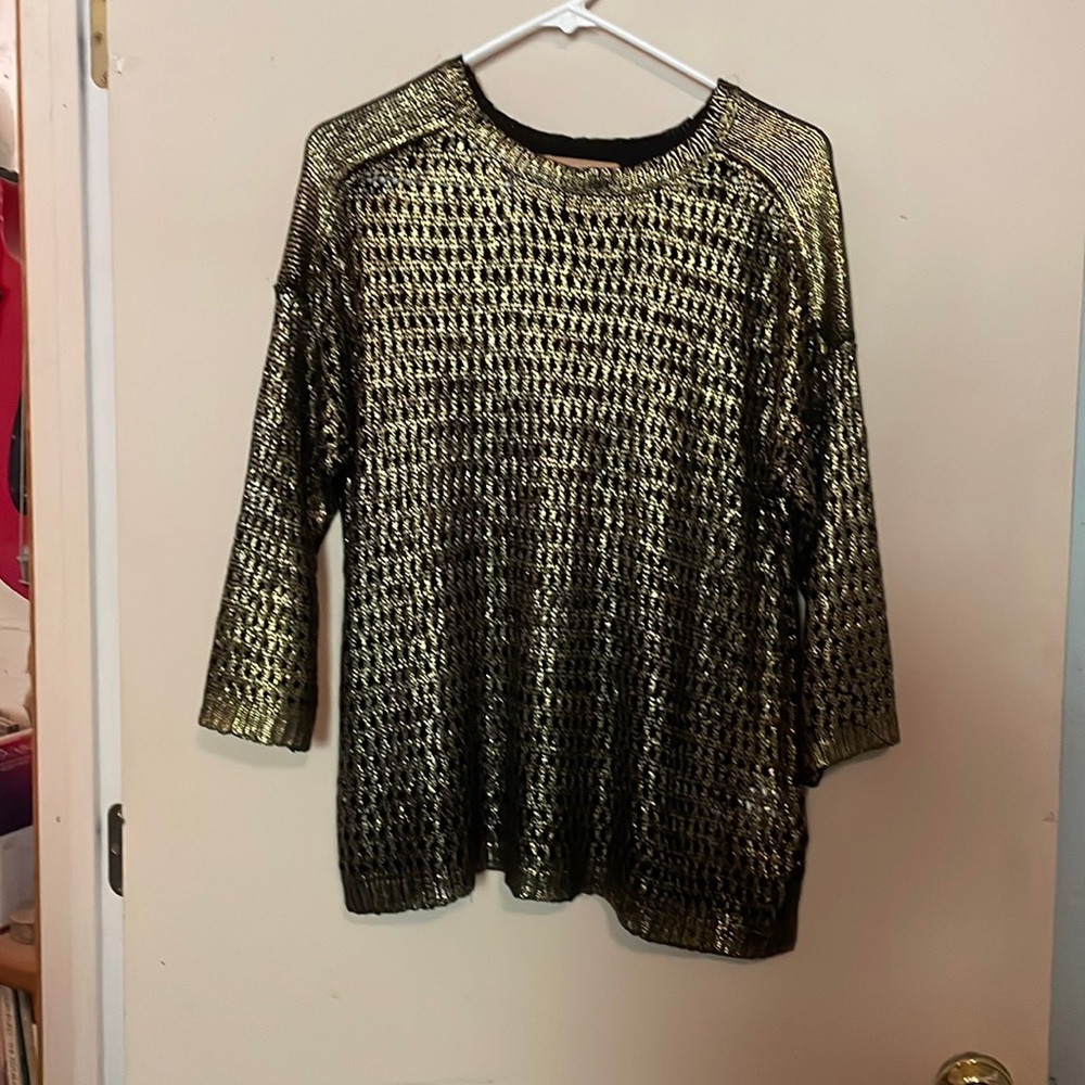 3 for $6 bundle and offer 😉 Gold knitted 3/4 sleeves